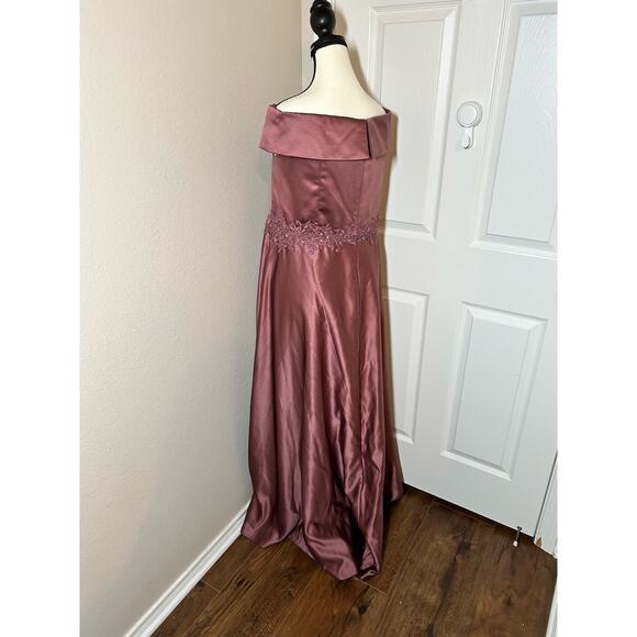 David's Bridal 22W Oleg Cassini A-Line Formal Dress - Picture 16 of 16